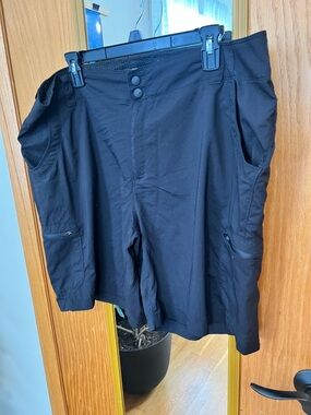 L.L. Bean Black Women's Athletic Shorts with Zipper Pockets